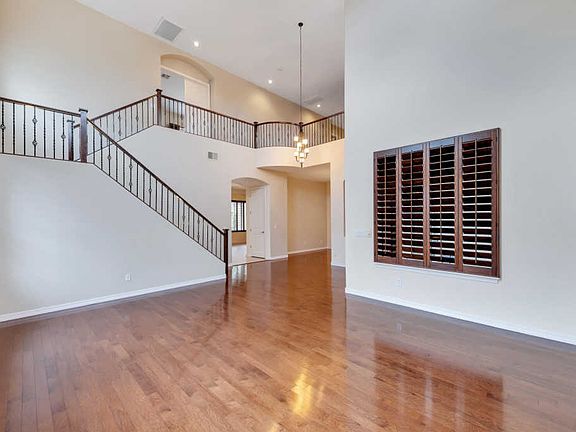 4th image of 932 E Benrich Dr