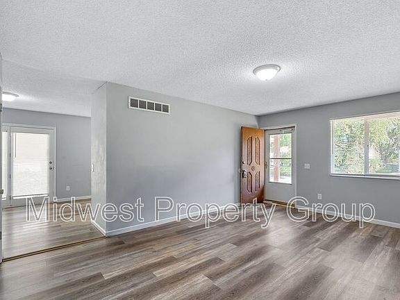 3rd image of 2495 Lindsay Ln