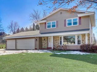 7929 Hill N Dale Ct, Cedarburg, WI 53012