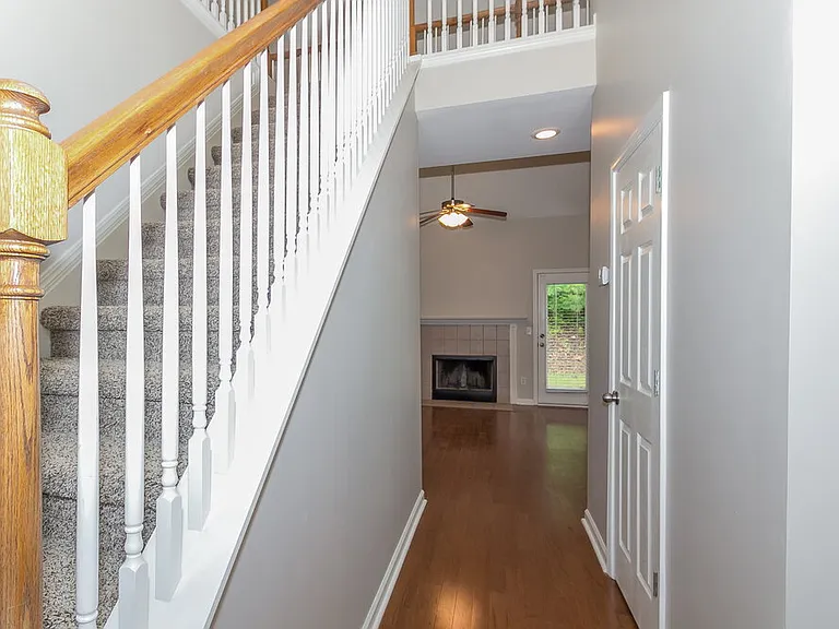 34 Cliffhaven Cir — Photo 2