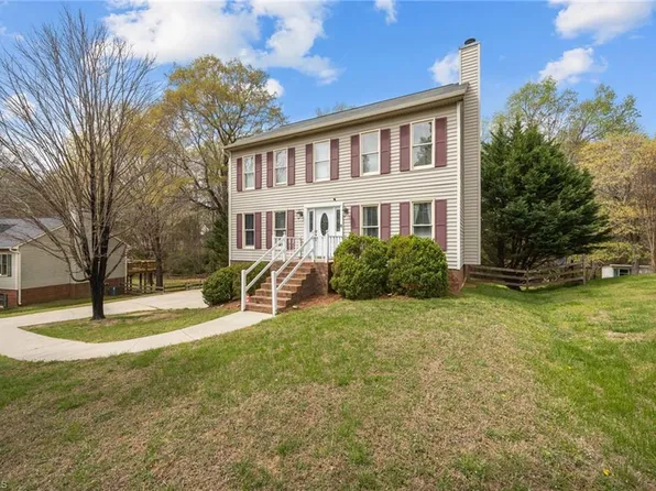 6021 Stone Bluff Dr, Clemmons, NC 27012