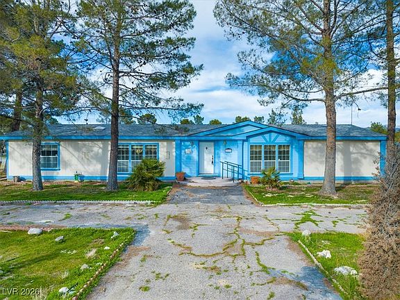 3rd image of 3230 E Kellogg Rd