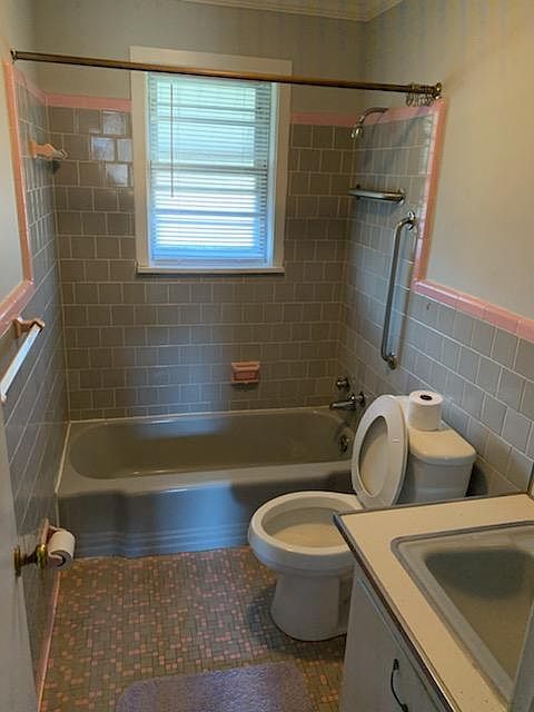 1st image of 228 Monticello Ave APT 2