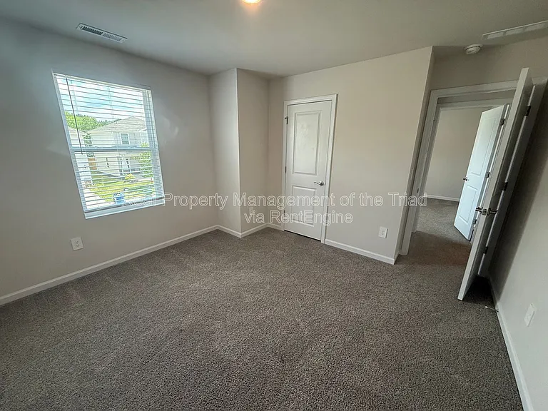 1915 Cherry Creek Rd — Photo 17