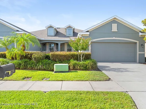 2201 Parrot Fish Dr, Holiday, FL 34691