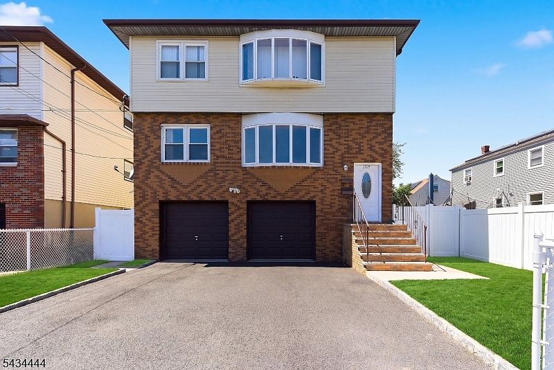 1st image of 1109 Essex Ave