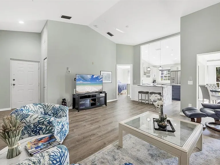 809 Montrose Dr #203 — Photo 16