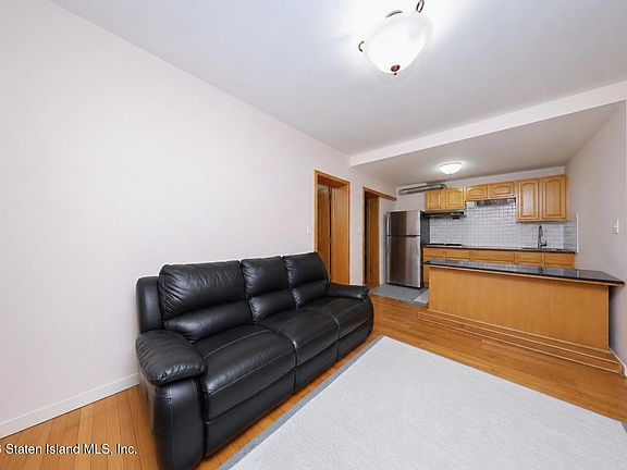 5th image of 94 Olympia Blvd