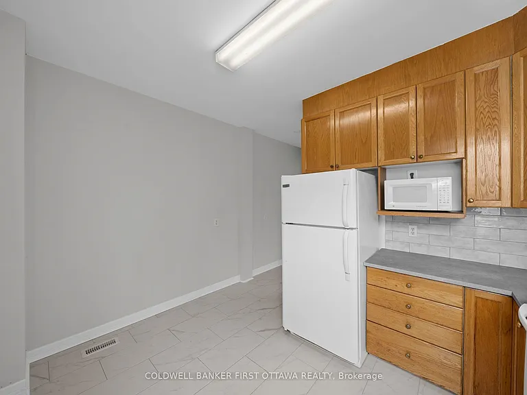 176 Rochester St — Photo 14