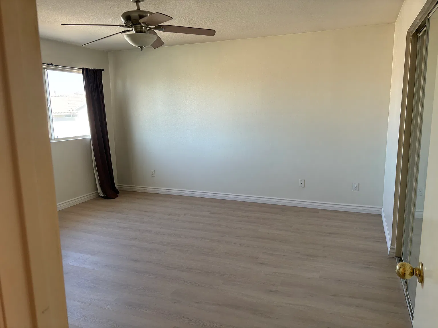 3 bed, 2.5 bath, 1516 sqft, $2,100 — Photo 2