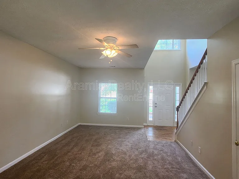 207 Kendrick Estates Dr — Photo 2