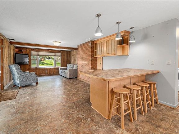 5th image of 140 Lee Dr