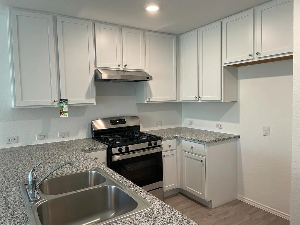 4 bed, 2.0 bath, 1627 sqft, $1,650 — Photo 3