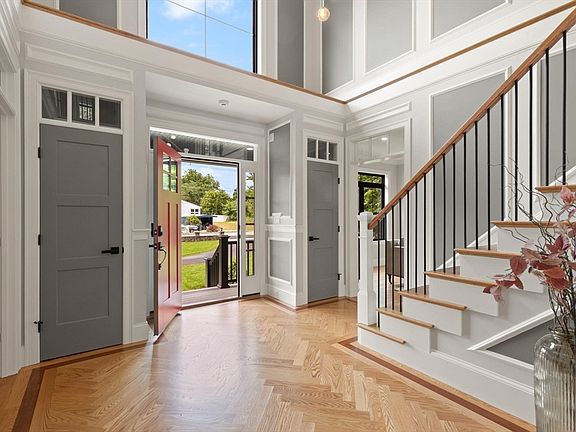 5th image of 61 Lexington St