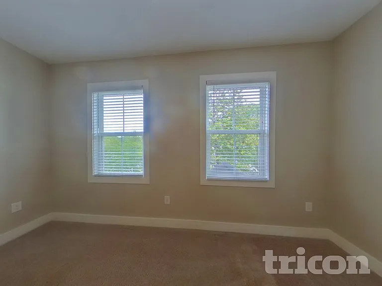 3047 Ridge Ave — Photo 8