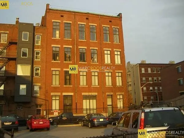 Richmond St — Photo 36