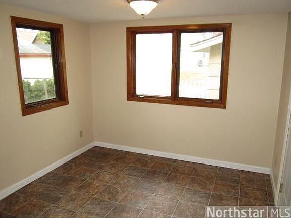 4th image of 1059 Park St