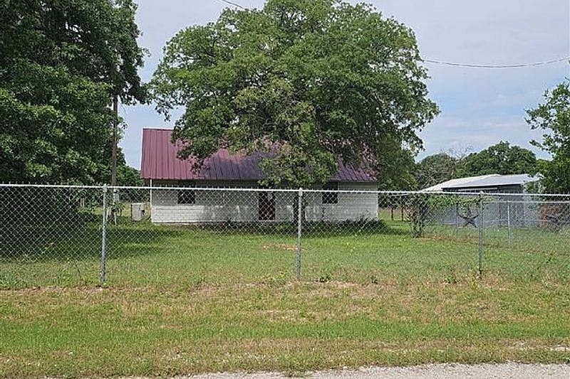 1st image of 517 Sandy Oaks Rd