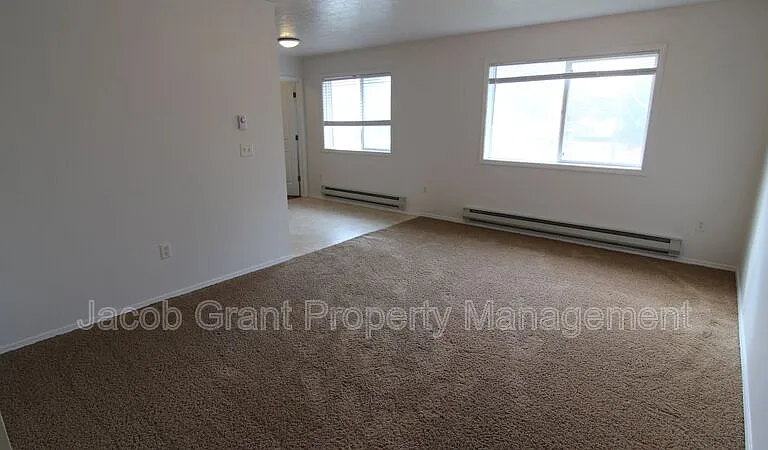385 Golden St #4 — Photo 2
