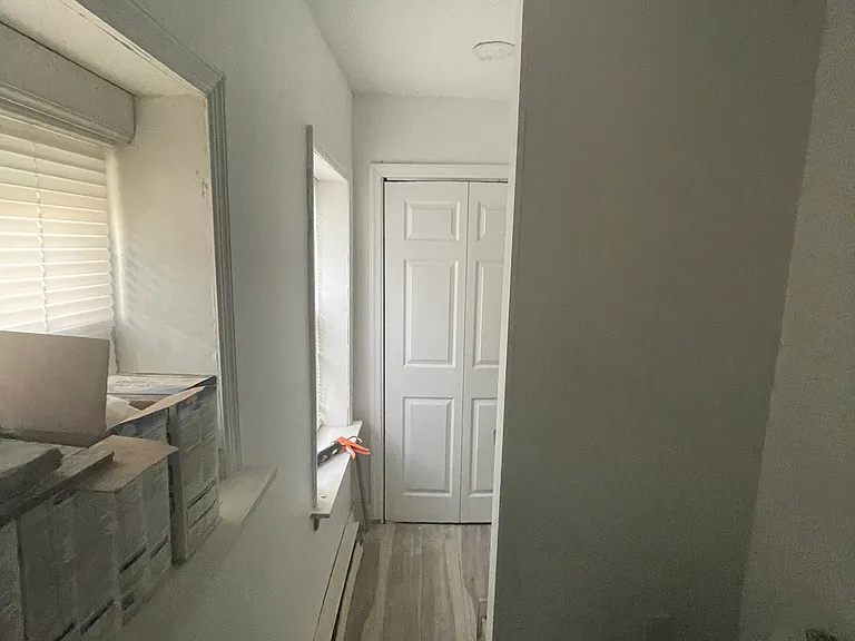 210 W 5th St — Photo 5