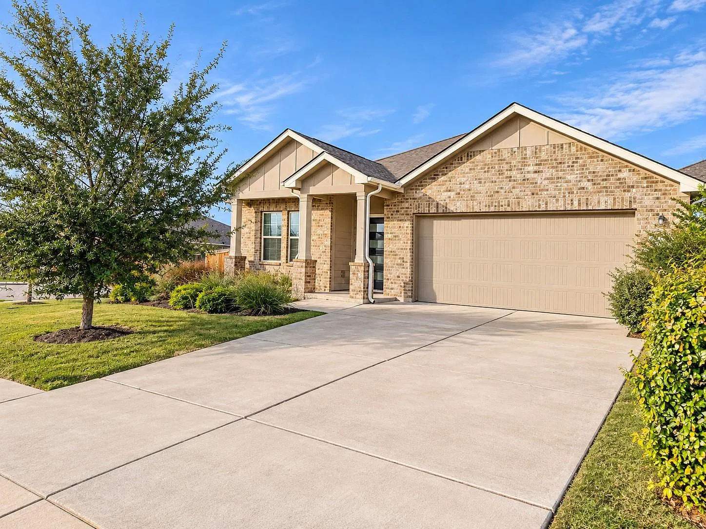 3 bed, 2.0 bath, 1926 sqft, $1,995 — Photo 2