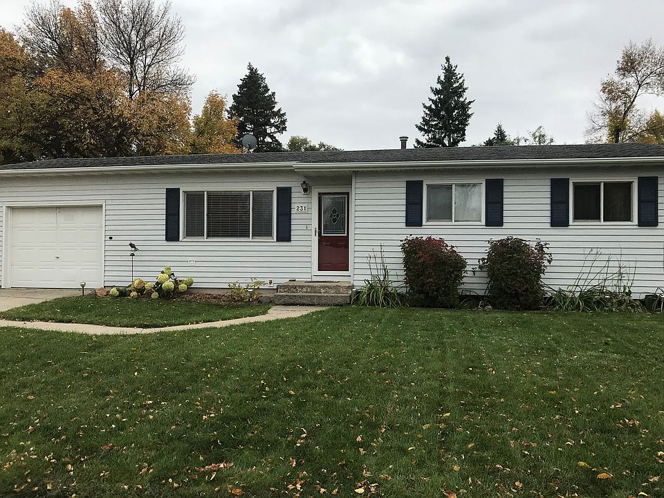1st image of 231 10th Ave W