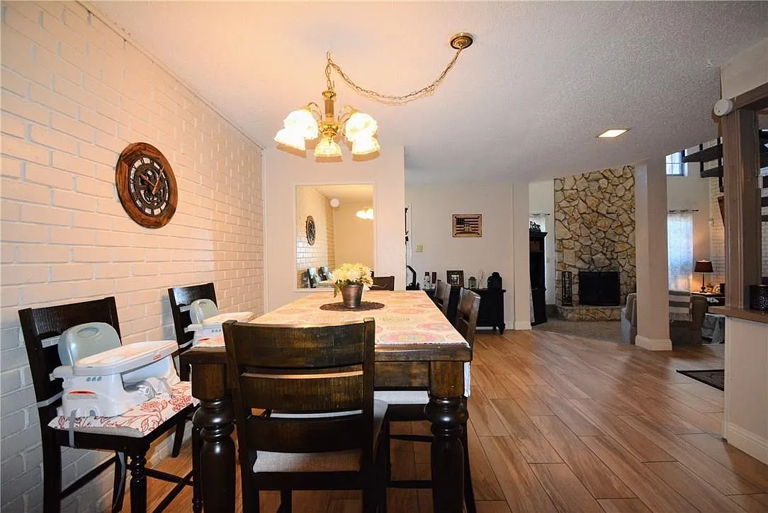 3 bed, 2.5 bath, 1831 sqft, $1,850 — Photo 2
