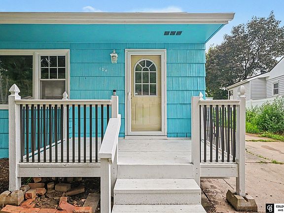 3rd image of 104 Leisure Ln
