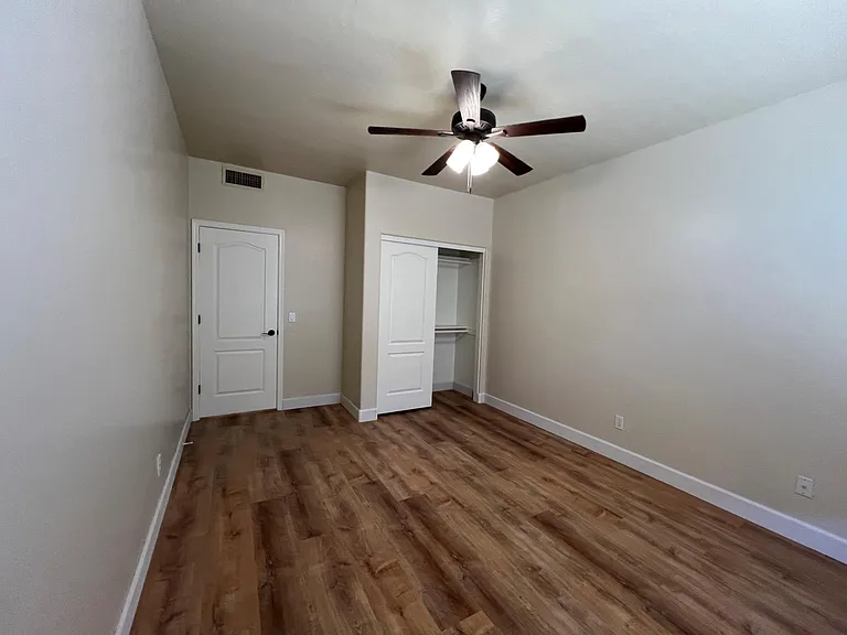 1733 W Commerce Ave — Photo 28