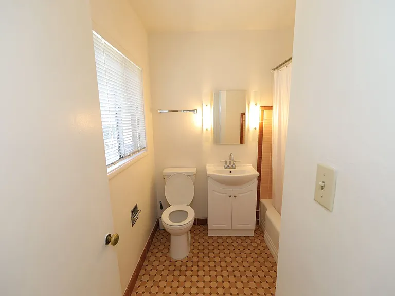 4225 V St #3 — Photo 13
