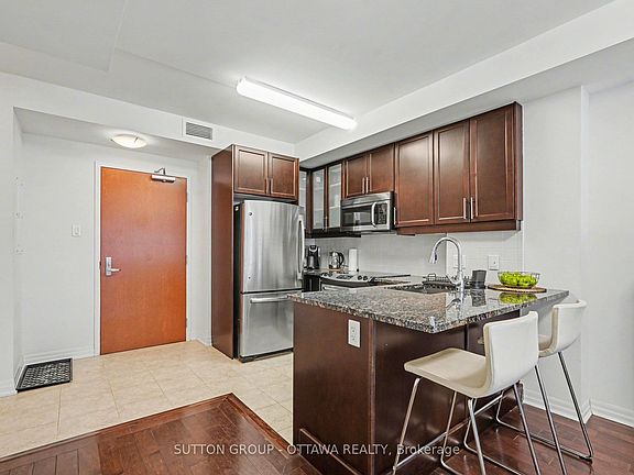 4th image of 242 Rideau St #1807