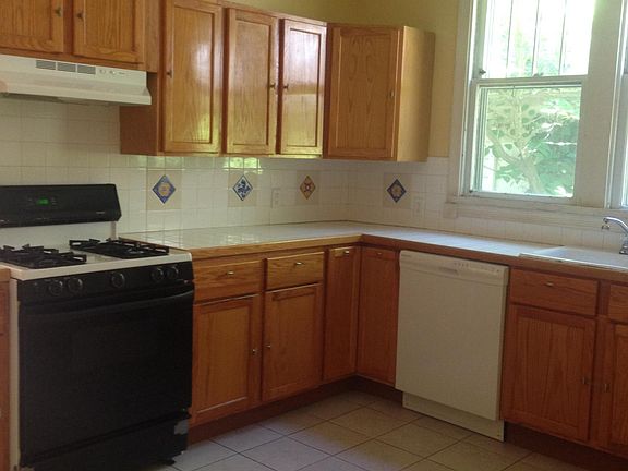 2nd image of 206 E Vermilya Ave
