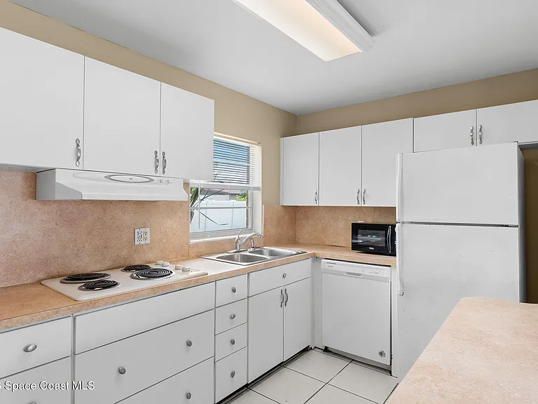 1833 Jackson Ave — Photo 13