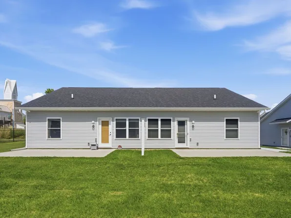 107 Beacon Harbor Pkwy #1, East Moline, IL 61244