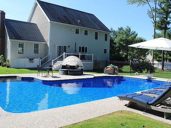 4th image of 18 Bunker Hill Dr