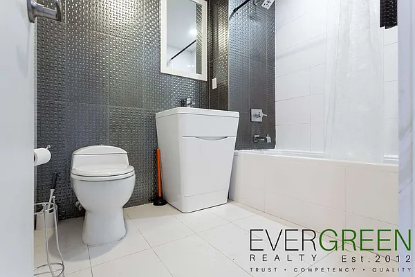 Rented by Evergreen Apartments BK | media 7