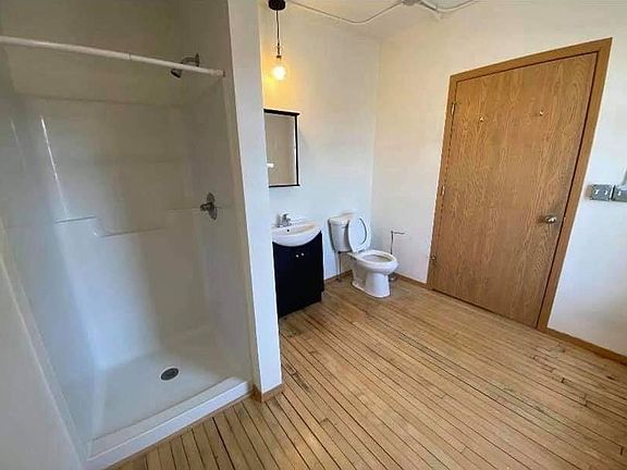 5th image of 409 N Broadway APT 23
