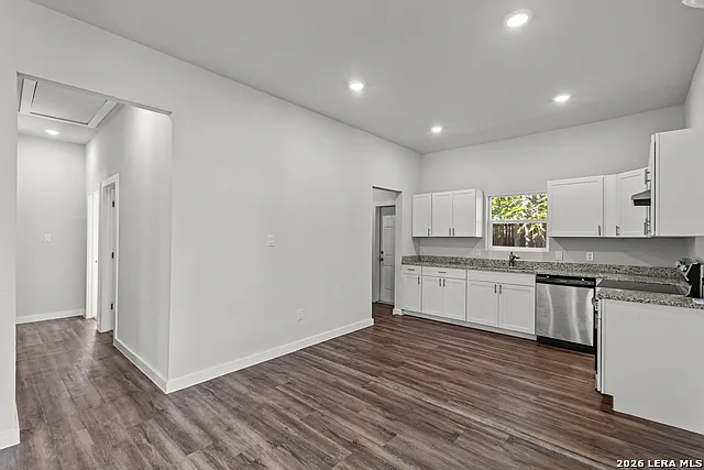 117 Magendie St — Photo 8