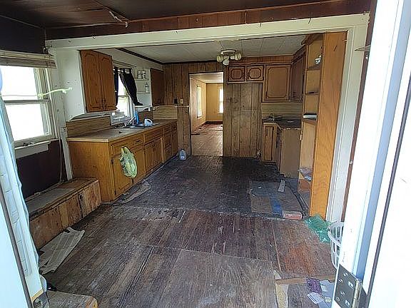 3rd image of 213 N Konawa St
