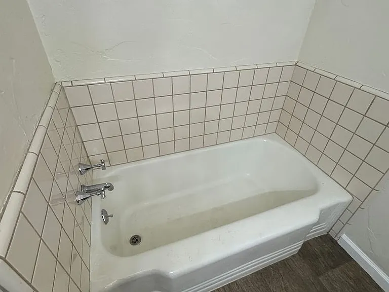 120 Columbia Ave — Photo 16