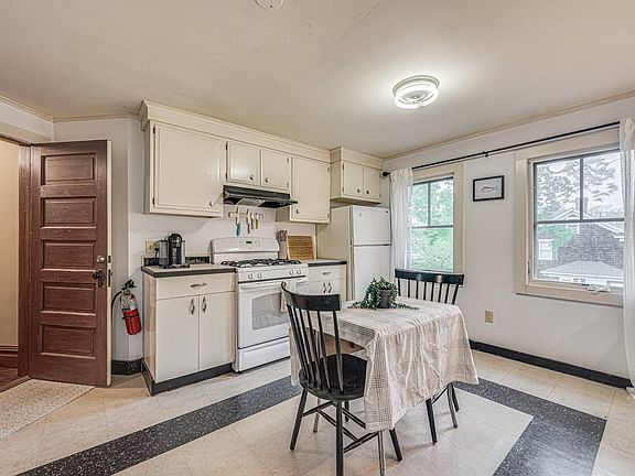4th image of 20 Sanford Pl