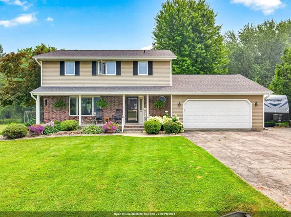 W7681 Hillwood Ct, Hortonville, WI 54944