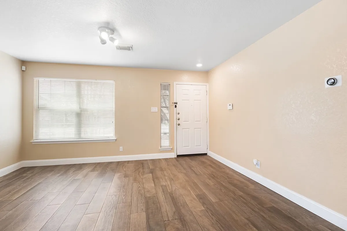 Building Photo - 140 Springtree Pkwy
