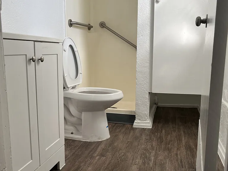 1115 Holly Ave #B — Photo 8