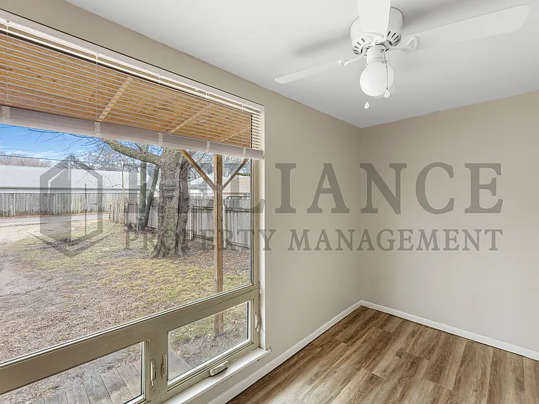 2719 W Douglas Ave — Photo 13