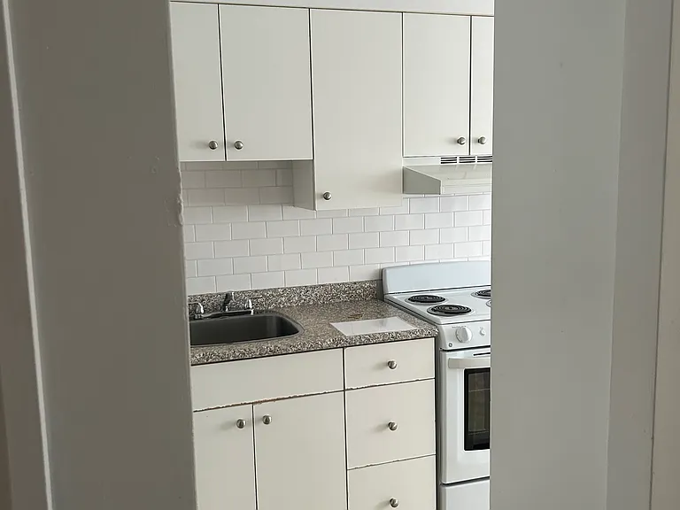 150 21st St #102 — Photo 15