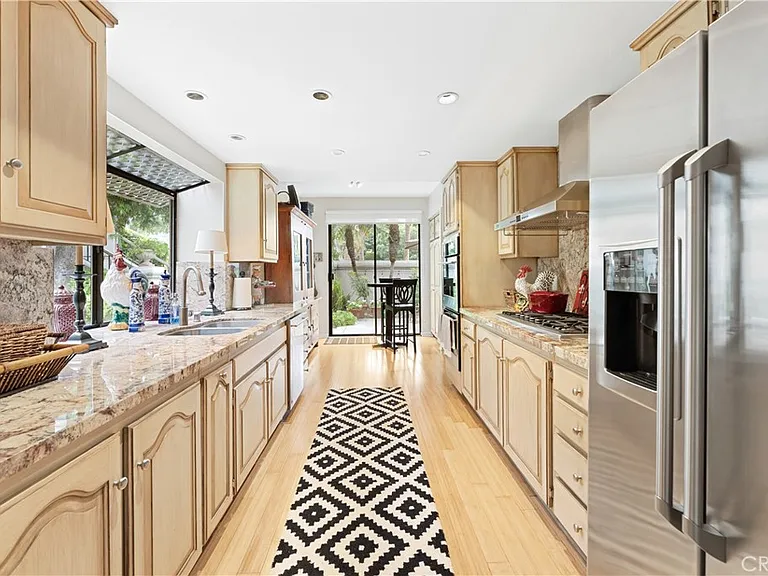1 Sea Cove Ln — Photo 2