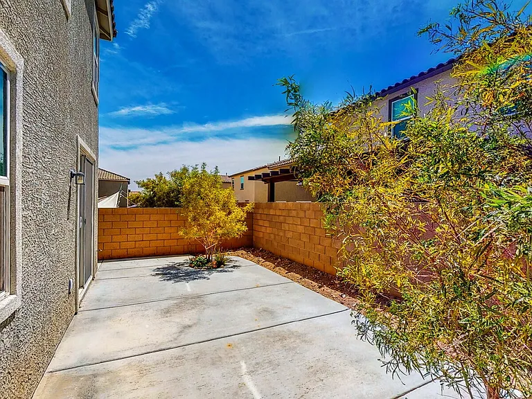 9733 Cluny Ave — Photo 40