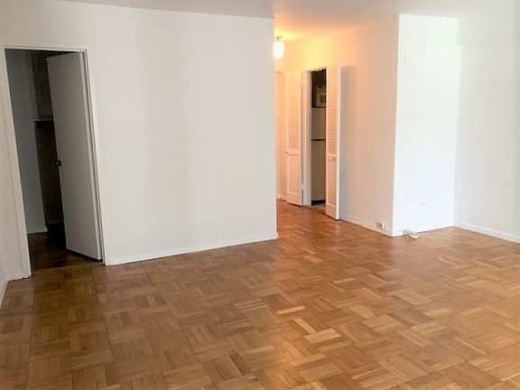 3rd image of 100 W 57th St Suite 14Q