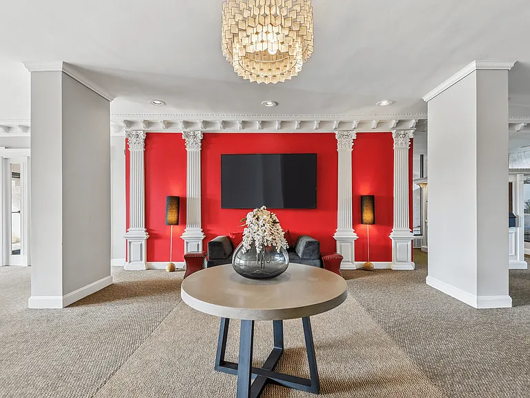 London Normandy House — Photo 29
